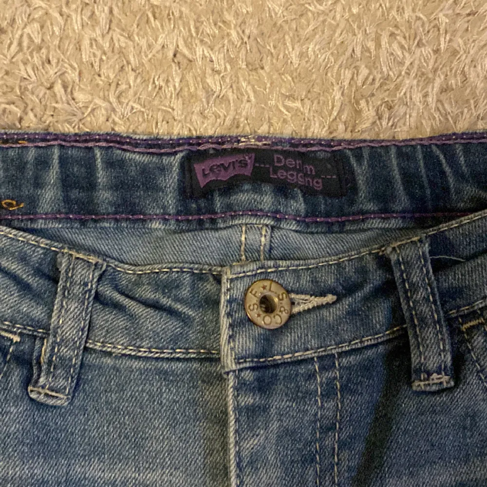 Jätte fina jeans från Levis i storlek xs/ s.  Helt som nya men utan prislapp.. Jeans & Byxor.
