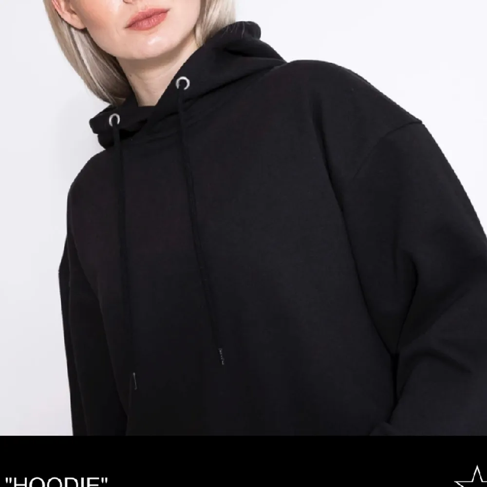 Det är en halt vanlig hoodie från lager 157 som jag säljer då den är för liten, storlek m men känns som s💕. Hoodies.
