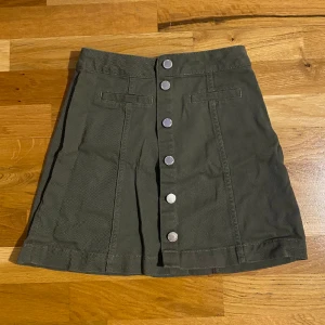 Denim kjol - Grön denim kjol i XS