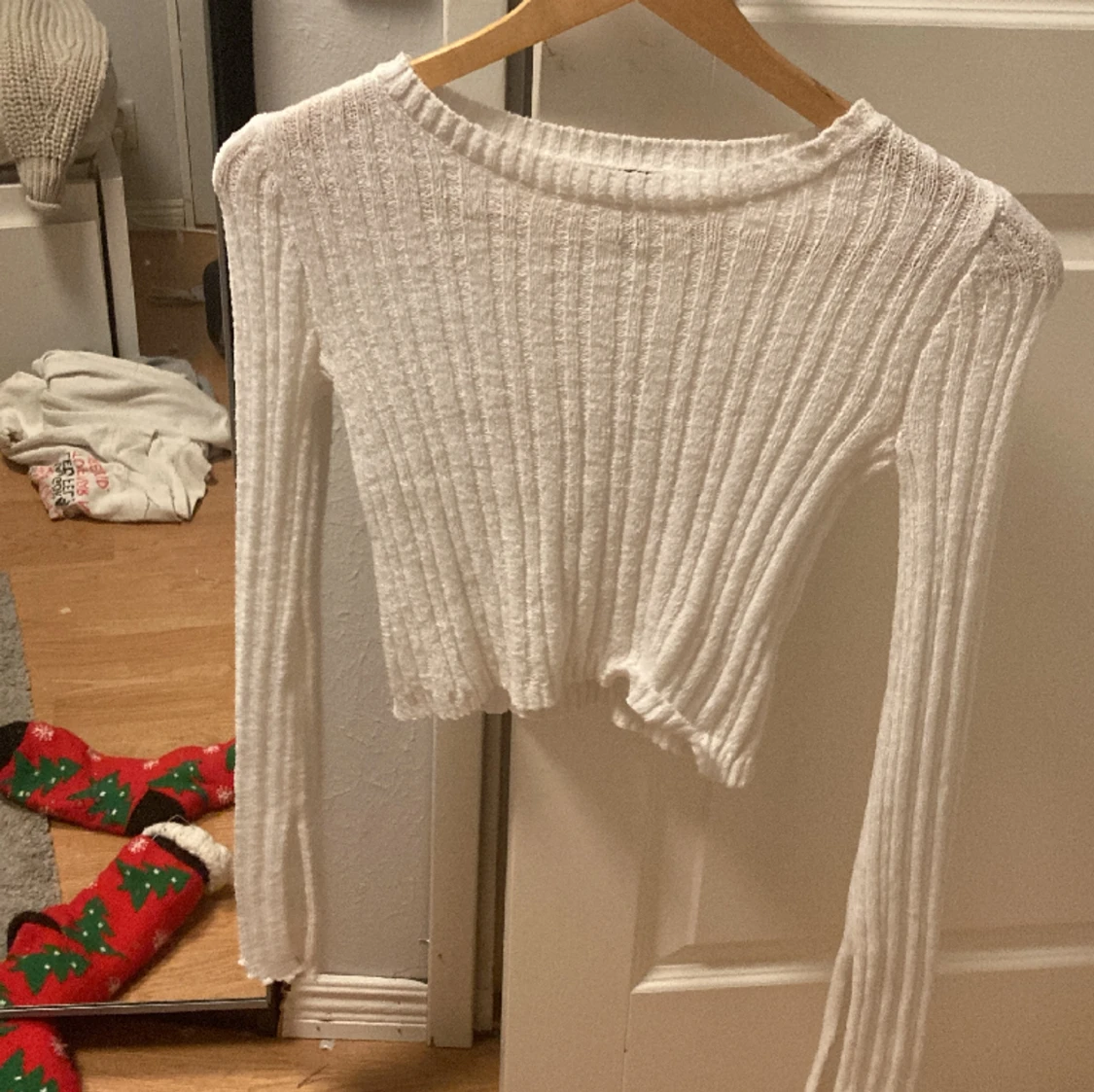 Vit tröja med slits  - 90