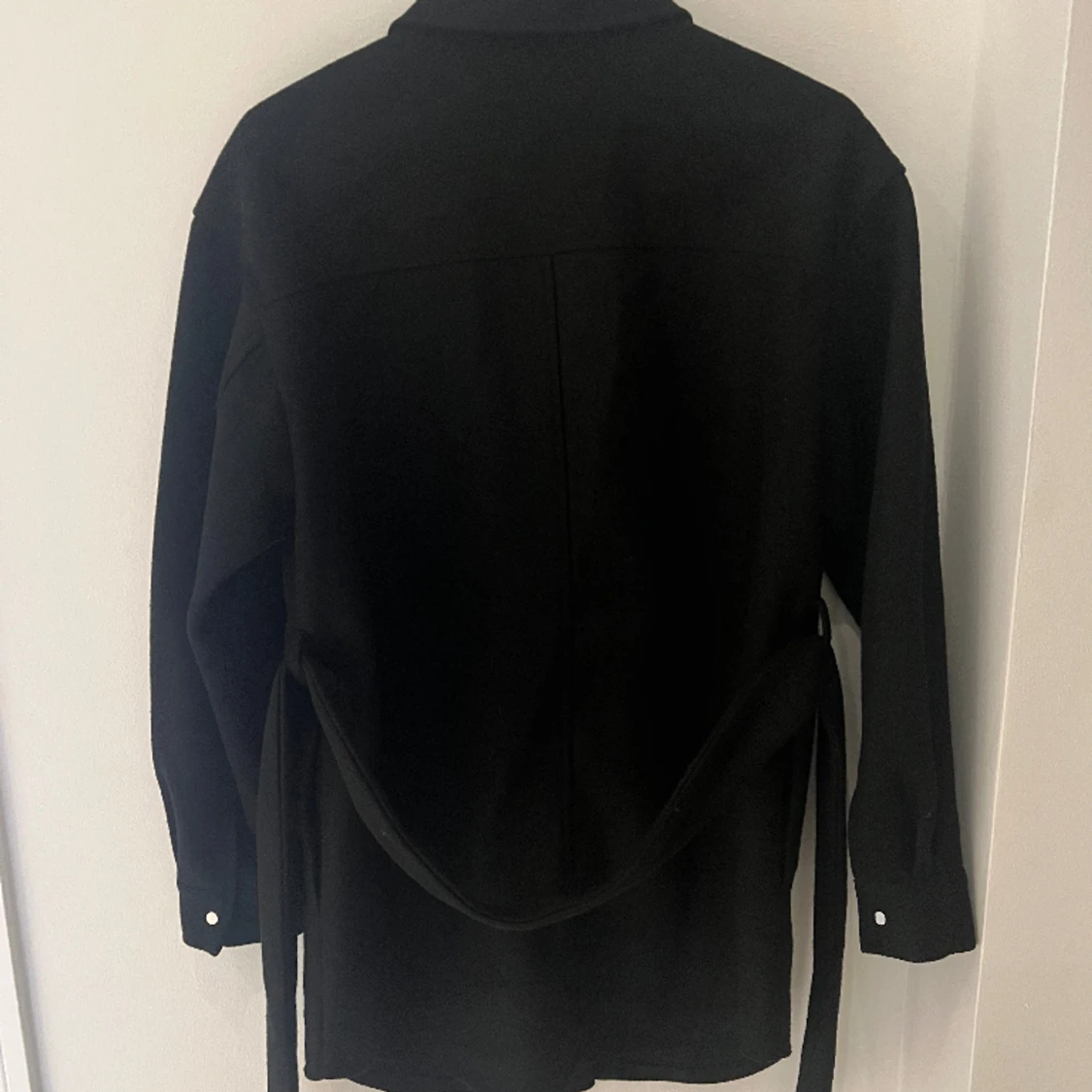 Svart jacka med skärp - 90