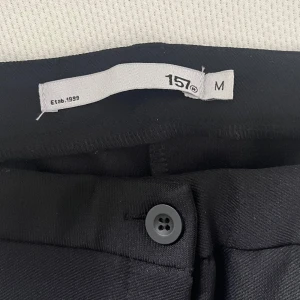 Kostymbyxor lager 157 - Använda en gång, ganska höga i midjan och väldigt Stretchiga. Skulle säga att dom är lite större i storleken. Säljer då dom är för stora. Jag står inte för frakt