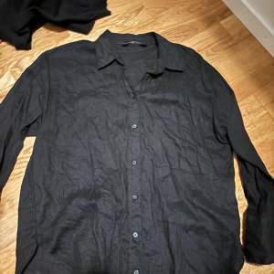 Linne skjorta från zara, i storlek m