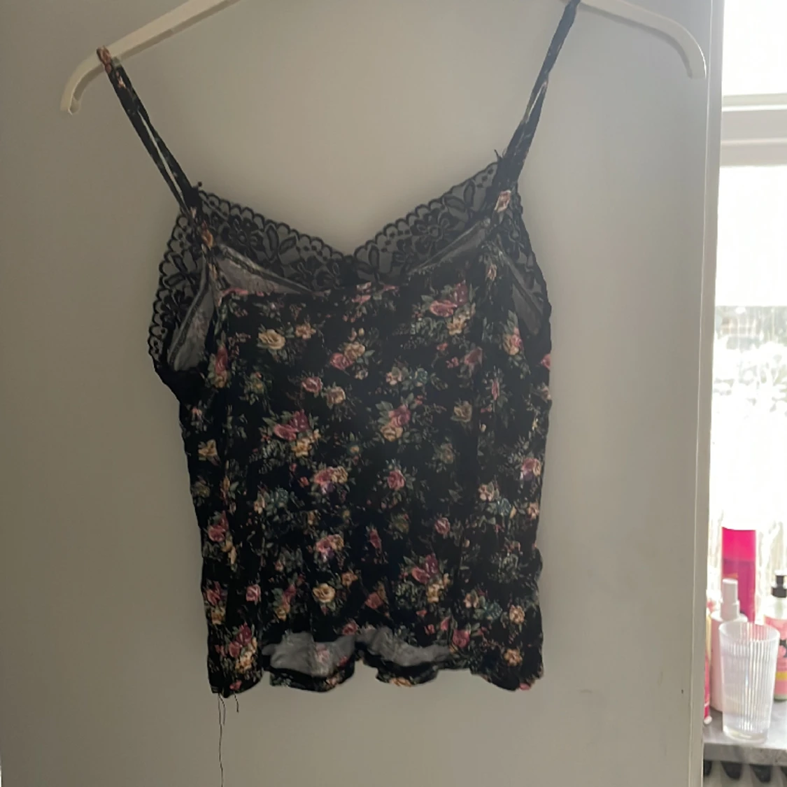 Blommigt Linne med spets  - 90