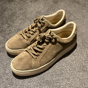 Vagabonds - Tjena! Säljer mina vagabond eftersom jag inte har någon användning av dom längre. Skicket är 8/10 skulle kunna rengöra dom om man vill det. Sko låda medföljs 