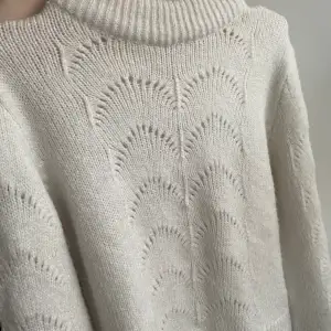 Supermjuk och varm tröja med mönster, mycket fint skick!❤️