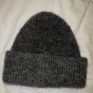 Arket Ullmössa - Ullmössa från arket, aldrig använd så i nyskick!