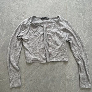 Kofta - Tunn kroppad kofta, supermjukt material, knappt använd