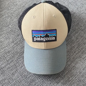 Patagonia Trucker Cap  - Knappt använd. Mycket bra skick! 