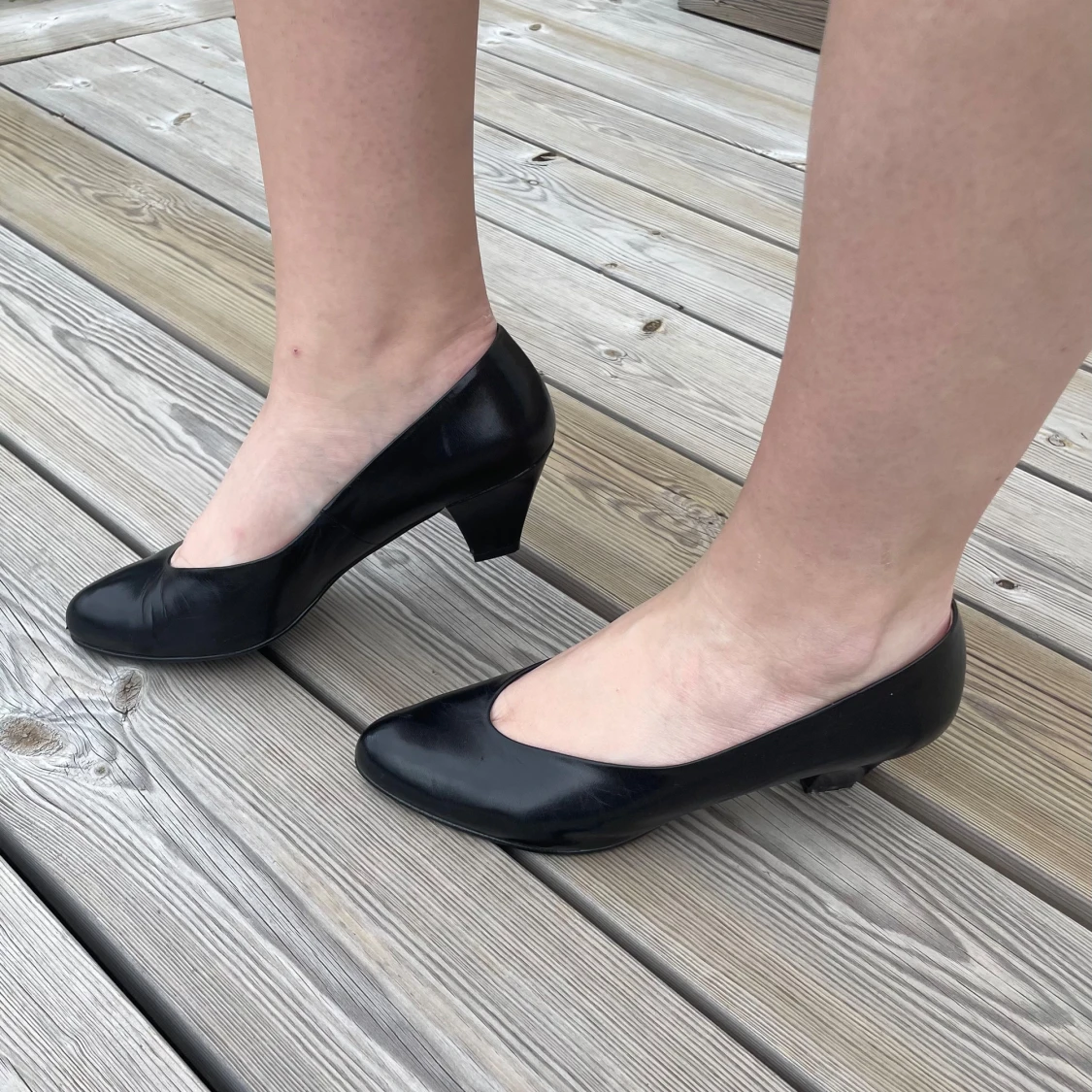 Snygga svarta skinnklackar - 90