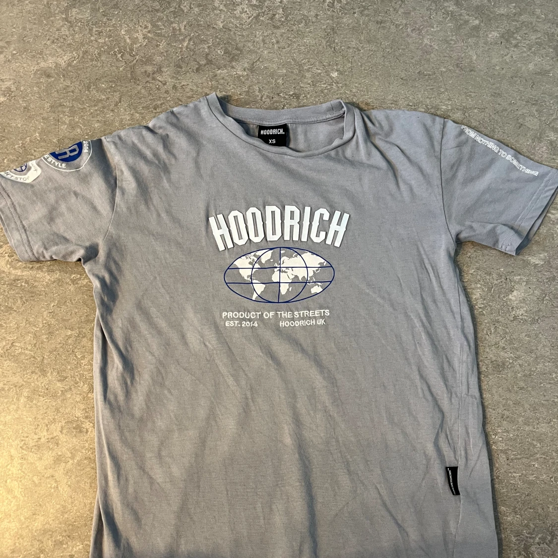 Tjena, säljer denna feta hoodrich t-shirten