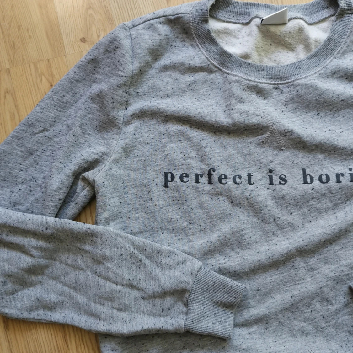 Grå collegetröja med tryck - 90