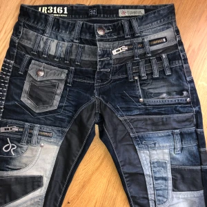 Japanska Archive type distressed Jeans - Tvärrrr feta drainer jeans size 32 straight/ lite bootcut, inga flaws o hella bra kvalitet🙏🙏🙏 pris e diskuterbart