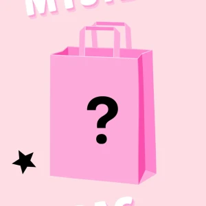 MYSTERY BAG! - En Mystery bag med 6 smycken med värde av 300 kr, bilderna är bara exempel du kan få med annat också, alla smycken kommer vara Stockholmsstil inspirerade, och nån av våra favoriter kommer finnas med😍 vid frågor kontakta mig Endast silver i detta pack