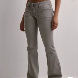 Säljer mina Lågmidjade jeans från Nelly då de är lite korta på mig. Storlek 36💕