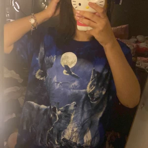 tye dye alpha tröja - säljer denna alpha tröja då jag nt hag någon användning av den. köp denna och din aura kommer increase by +infinity