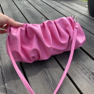 Rosa mini väska - Gullig rosa väska🩷🌸