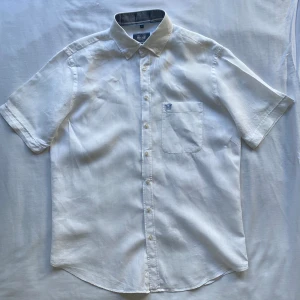 Paul Kehl shirt M - Linneskjorta i bra skick, väldigt fin och inte använd, storlek Medium men stor på mig (170cm)