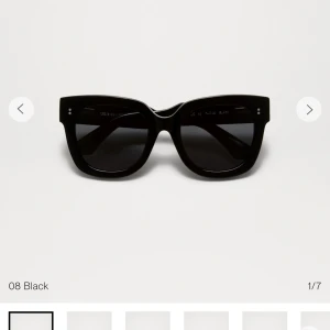 Svarta 08 - Säljer mina chimis i färgen berry i modellen 08. Dom har inga defekter oxh är dom nya! Kom privat för mer bilder❤️❤️