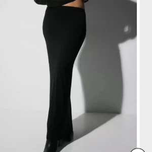 Nelly kjol - Säljer min lågmidjade kjol ifrån Nelly, använd Max 3 gånger, ser ut som ny❤️