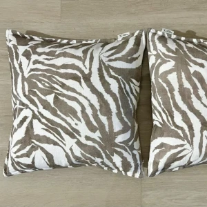 2 kuddar Classic Collection  - 2 kuddar från Coassic Collection. Taupe färg 🥰💞