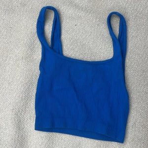 Marin Blå topp - Detta plagget är i väldigt gott skick, använd några få gånger. Inga fläckar eller defekter. 