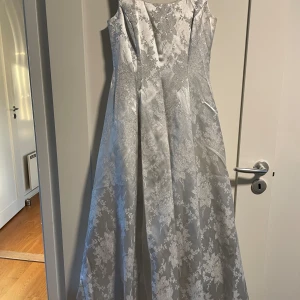 Val klänning - Storlek S  Använt en gång