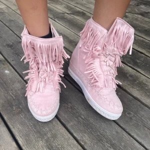 Rosa kilklackar/fransskor  - Jätte snygga fransskor, är true to size men passar även om man har mindre storlek 38-40