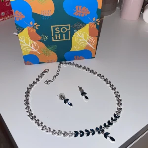 Balsmycken  - Marinblå smyckesset. Inköpes pris 769, SÄLJES för 350! 😍 