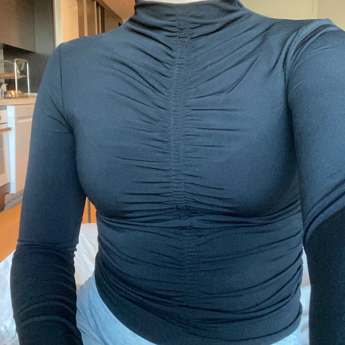 Topp med halvpolo och skrynkeldetalj - 90