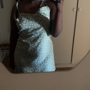 Klänning - Aldrig använd🤍 för bättre bilder är det bara att skriva