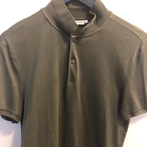 J.Lindeberg pike - Säljes  nytt skick fräscht   Piké  J.Lindeberg  Storlek S