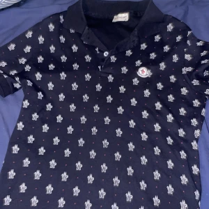 Moncler pike - Säljer min Moncler pike har inte använt för den är för liten 