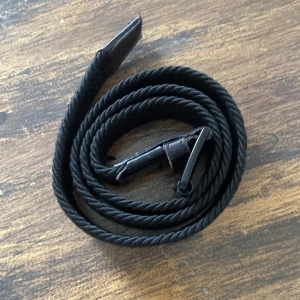 Flätat bälte  - Säljer dessa oanvända flörtade bältet!! 