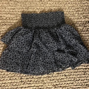 Volang kjol! - Super fin volang kjol!❤️ säljer då den inte kommer till användning längre! St 146/152 men passar större för den passar mig super bra o är vanligt typ xstryck gärna köp nu direkt❤️