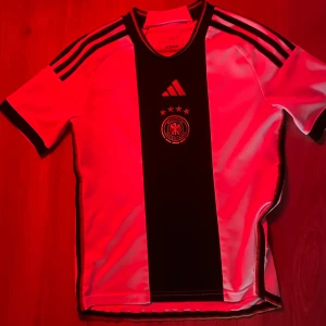 Tyskland tröja 🇩🇪 - Bra skick  Köpt från Adidas hemsida  Vid frågor skriv 💬