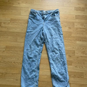 Jeans - Inte bagge men inte skinny, Straight jeans Asps Använda fåtal ggr