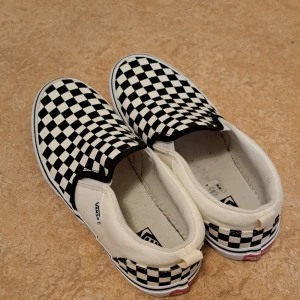 Vans - Vans har använts i en vecka, dom är bekvämt.💗🙂 