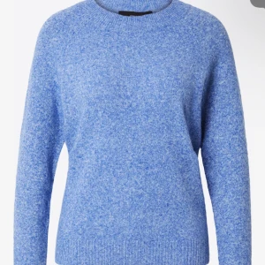 Stickad tröja  - Stickad tröja från vero Moda, använd ca 1-2 ggr. Inga täcken på användning 