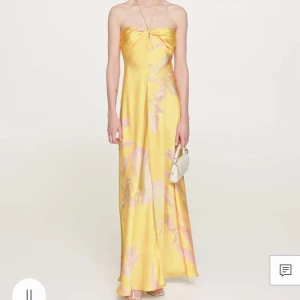 Viral Mango dress  - Slutsåld maxiklänning från Mango i storlek XS. Använd 1 gång