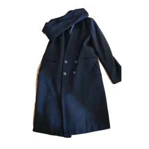 Frk. kappa  - En svart kappa från frk, i bra skick! Frakt ingår 💟💟