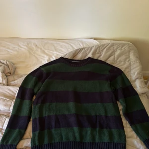 Brandy Melville stickad tröja  - Snygg oversized stickad tröja i nyskick. Andvänd ett fåtal gånger