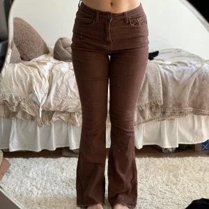 bootcut jeans - fint skick. 168cm lång är jag