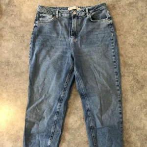 Jeans - För fler bilder skriv privat