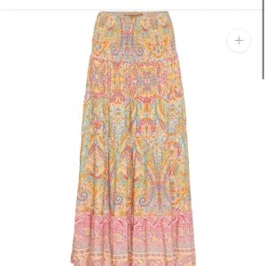 Quinte kjol - Jag säljer den här super fina quinte kjolen då den inte kommer till användning använd 1 gång och inga defekter köpte för 600   köparen står för frakten 💕