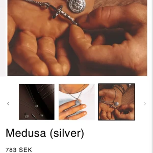 Halsband i silver Medusa - Supercoolt halsband i äkta silver med ett medusamotiv. Passar både tjejer och killar. Beställde silver istället för guld så säljer det vidare (galet mycket billigare än nypriset)