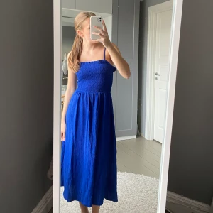 Klänning - Blå långklänning i storlek S, endast använd en gång💙