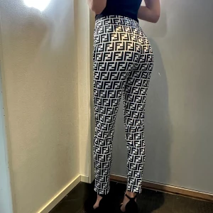Fendi byxor  - Byxor i storlek xs/S, köpta på en second hand butik i Portugal 