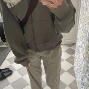 Beiga linnebyxor  - Använts ett fåtal gånger! Inte genomskinliga enligt mig och super bekväma 