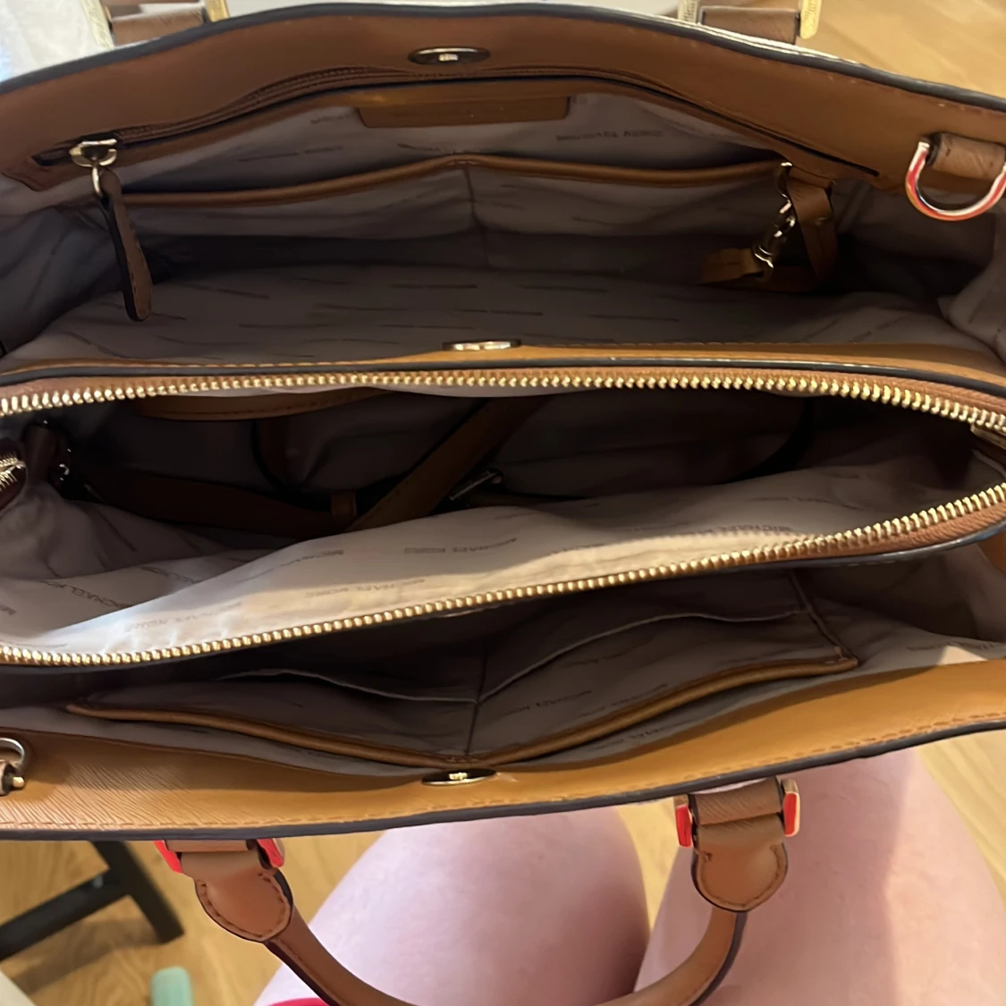 MICHAEL KORS VÄSKA  - 90